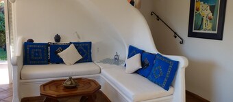 Pretty villa with swimming pool 300 m from Cala Rossa beach