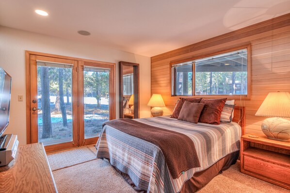 4 bedrooms, desk, iron/ironing board, free WiFi