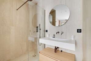 Apartment | Bathroom | Hair dryer, towels, shampoo - Charming Apartment - AC- 3br-6p- Montorgueil (Paris)
