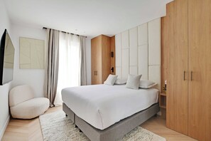 3 bedrooms, laptop workspace, iron/ironing board, bed sheets - Charming Apartment - AC- 3br-6p- Montorgueil (Paris)