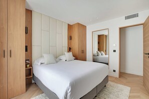 3 bedrooms, laptop workspace, iron/ironing board, bed sheets - Charming Apartment - AC- 3br-6p- Montorgueil (Paris)