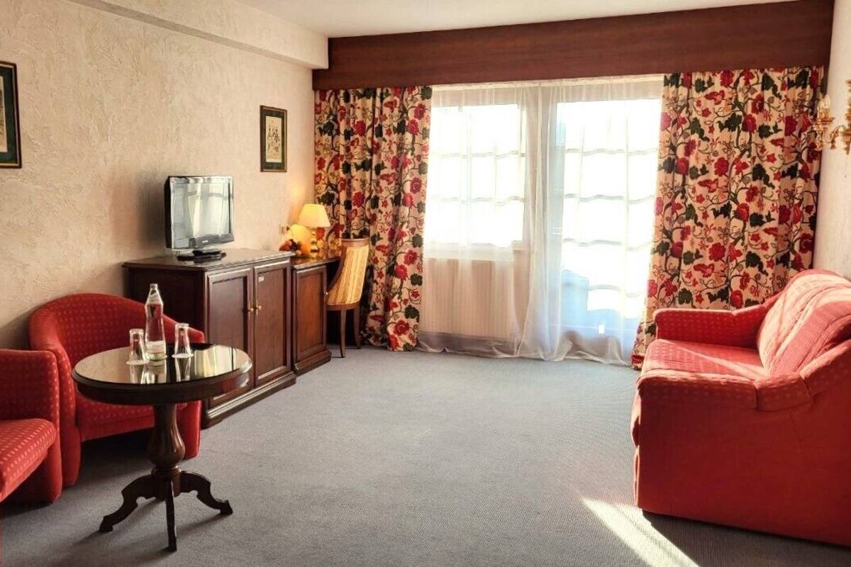 Family Suite, 1 Bedroom, Balcony, Mountain View | Living area | Flat-screen TV