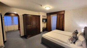 Junior Suite, Balcony, Mountain View