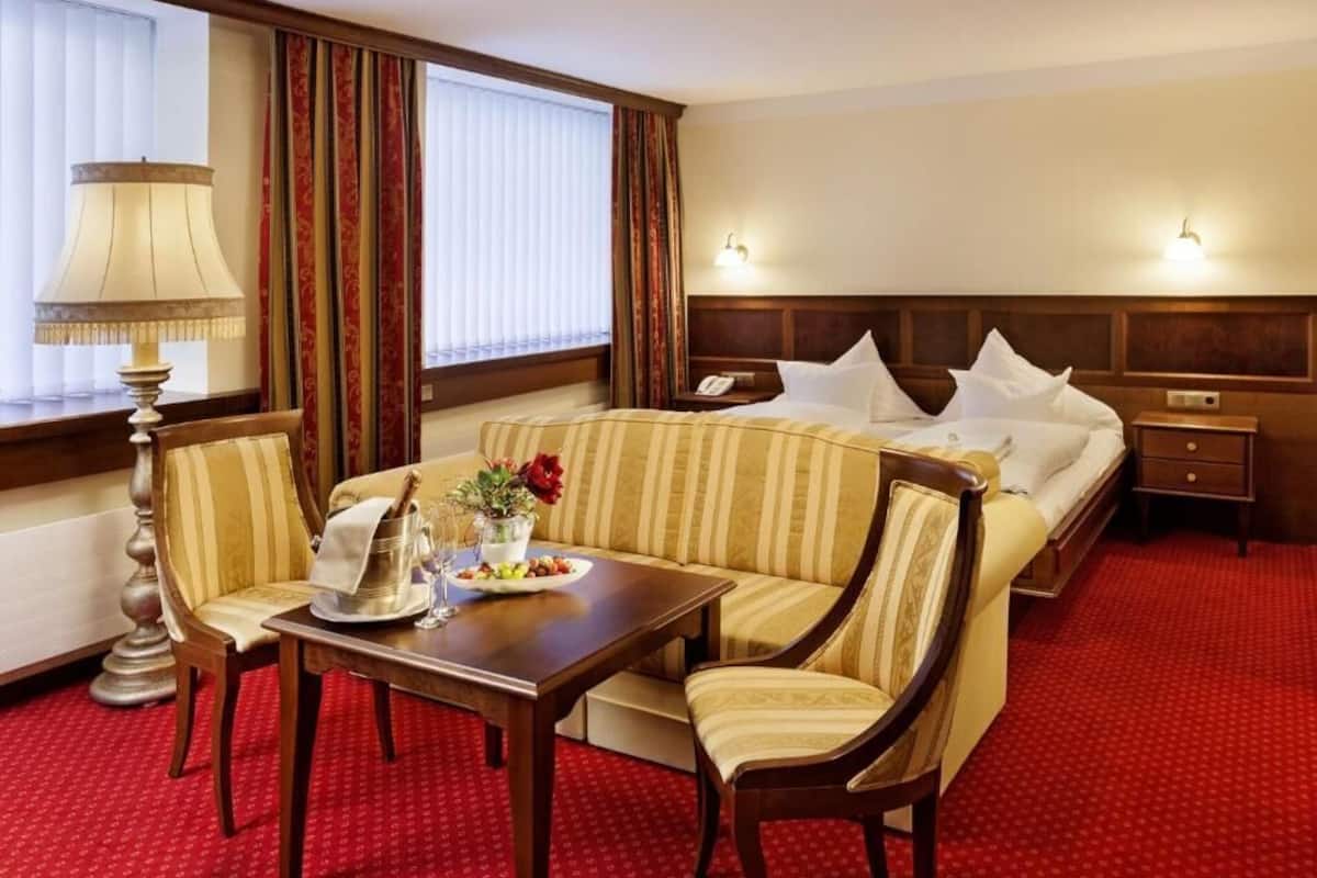 Deluxe Double Room | Minibar, in-room safe, desk, free WiFi