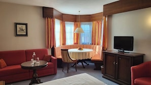 Minibar, coffres-forts dans les chambres, bureau, Wi-Fi gratuit