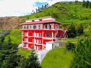 Front of property - Red Rose Hotel & restaurent (Mansehra)
