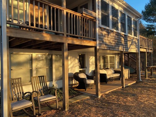Charming 3-bedroom waterfront home in Eastham