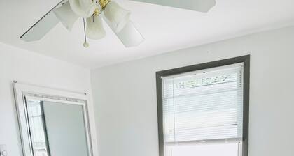 Cozy 2-bedroom apartment,conveniently located next to major stores & boston road