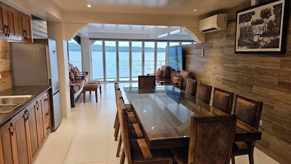 Apartment, 2 Bedrooms, Accessible, Smoking | Dining room