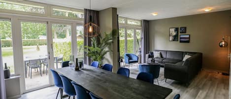 House | Dining