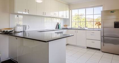 Duplex 3B2B apt in Braddon close to CITY Free WIFI two Parking spots