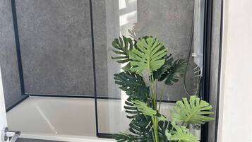 House, 2 Bedrooms, Fireplace, Garden View | Bathroom