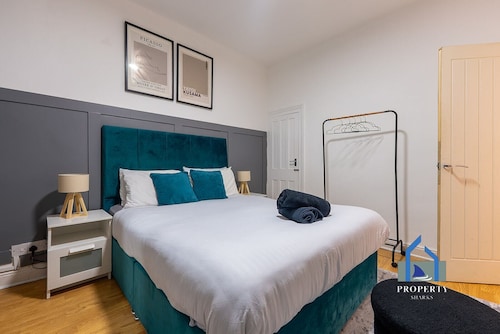 现代联排别墅-免费停车-游戏室-无线网络