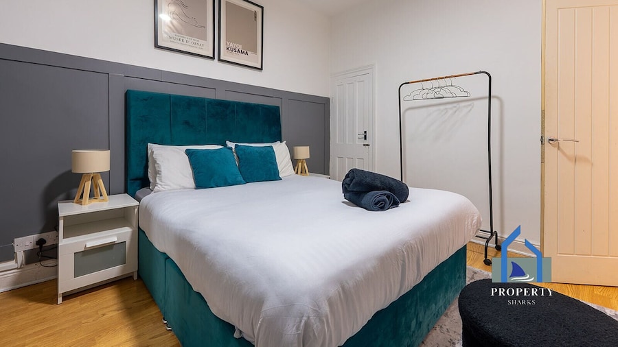 现代联排别墅-免费停车-游戏室-无线网络