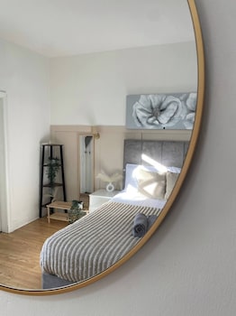 Modern Townhouse-free Parking-game Room-w-ifi