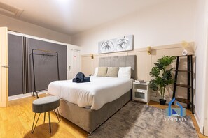 House, 2 Bedrooms, Fireplace, Garden View | 4 bedrooms, soundproofing - Modern Townhouse-free Parking-game Room-w-ifi (Manchester)