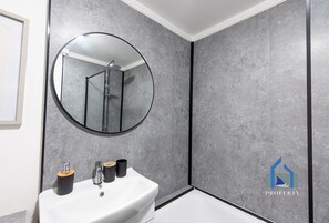 House, 2 Bedrooms, Fireplace, Garden View | Bilik Mandi