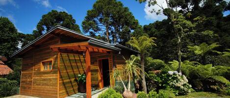 Luxury Chalet, Lanai, Mountain View | Blackout curtains, soundproofing, iron/ironing board, free WiFi