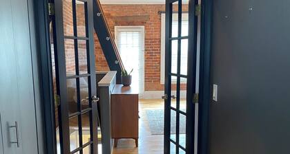 Swanky 1-bedroom loft apartment, located directly on Market street