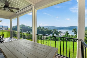 Outdoor dining - NORRIS LAKE COTTAGE W/AMAZING VIEW AT DEERFIELD RESORT, SLEEPS 6 (LaFollette)