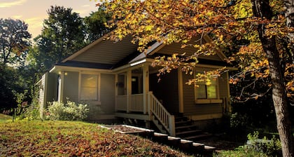 Lakes, Hiking, Fall Foliage - Spacious 4-bedroom Pet Friendly Vermont Home