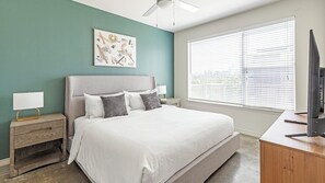 2 habitaciones, escritorio, tabla de planchar con plancha y wifi 