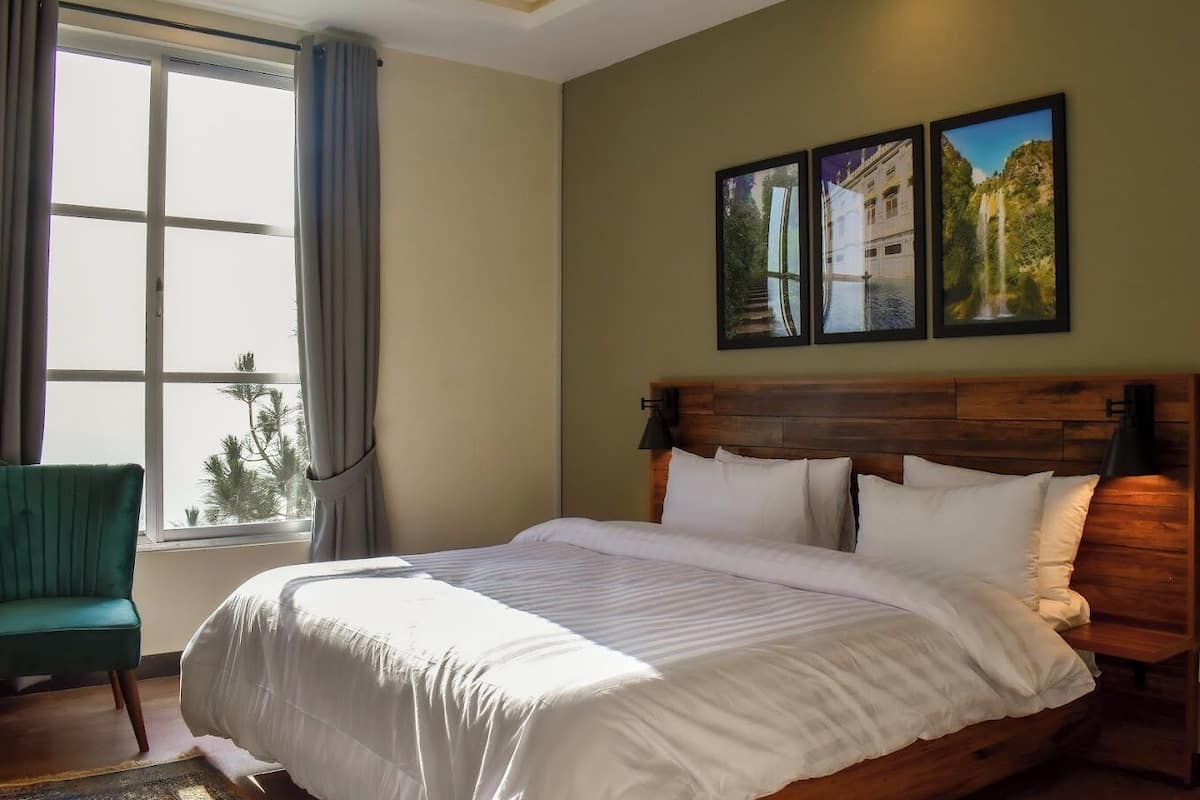 Deluxe Double Room, Mountain View | Kalis bunyi, seterika/papan seterika, Wi-fi percuma
