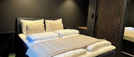 4 makuuhuonetta, silitysrauta/-lauta, Wi-Fi, vuodevaatteet