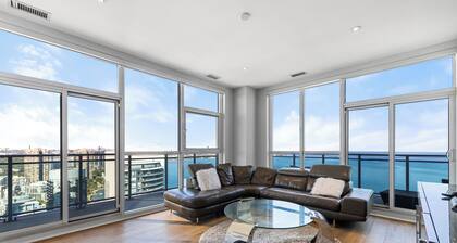 Upscale Penthouse with breathtaking unobstructed views