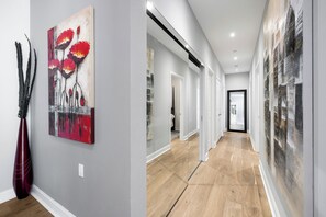 Interior - Upscale Penthouse with breathtaking unobstructed views (Toronto)