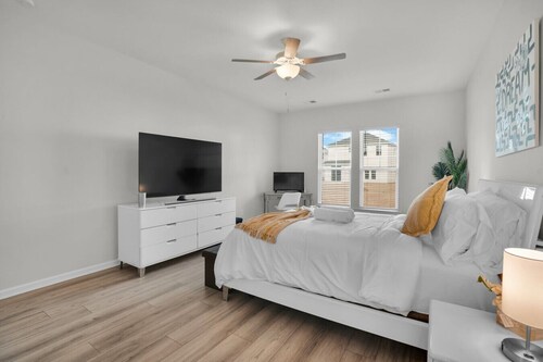 Serene Stay in Savannah`s Residential Heaven