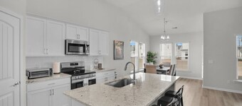 Serene Stay in Savannah`s Residential Heaven