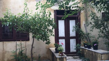 Apartamento, 2 habitaciones, fumadores, balcón | Entrada al alojamiento