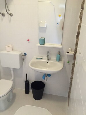 Departamento, 2 habitaciones, para fumadores, balcón | Baño