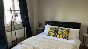 2 chambres, bureau, fer et planche à repasser, accès au Wi-Fi (inclus)