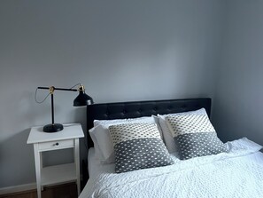 2 Schlafzimmer, Schreibtisch, Bügeleisen/Bügelbrett, kostenloses WLAN