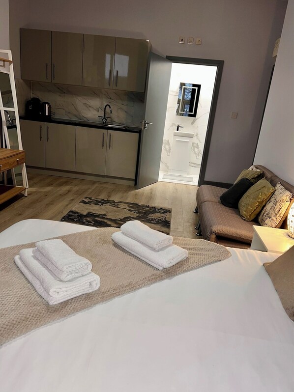 1 bedroom, iron/ironing board, WiFi, bed sheets