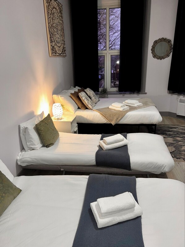 1 habitación, tabla de planchar con plancha, wifi y ropa de cama