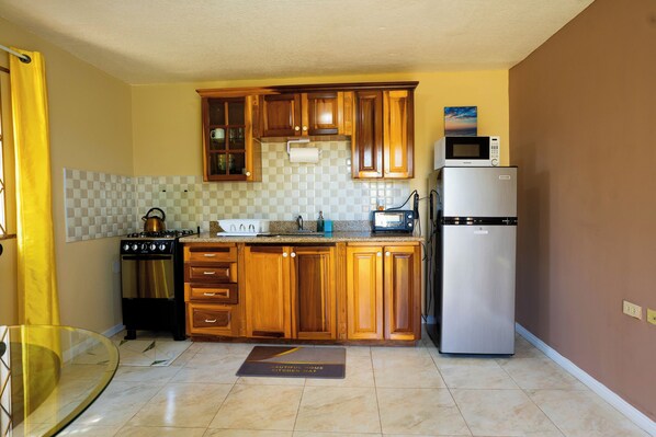 Fridge, microwave, oven, stovetop