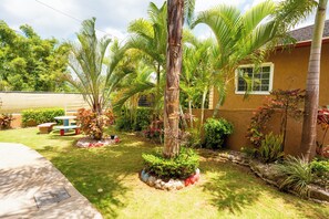 Terrace/patio - Cozy 1-bedroom apartment in charming Mandeville with WiFi, AC (Mandeville)