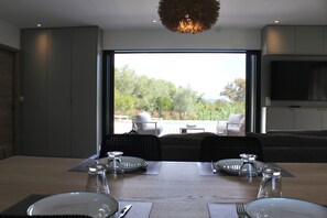 Dining - Villa ARINELLA VILLATA Heated swimming pool. Walking distance from Saint Cyprien to Pinarello (Zonza)