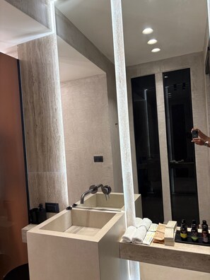 Deluxe Suite, 2 Bedrooms, Sauna | Bathroom | Shower, rainfall showerhead, hair dryer, slippers - ASTARTE City Suite (Heraklion)