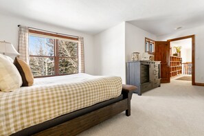 4 bedrooms, travel cot, free WiFi, bed sheets