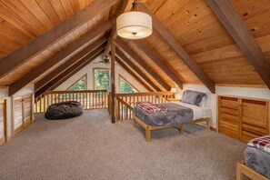 3 bedrooms, travel cot, WiFi, bed sheets - River | Hot Tub | Deck | Fenced Area | Dogs (Leavenworth)