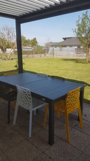 Outdoor dining - Bed and breakfast 15 minutes from Saumur (Vernantes)