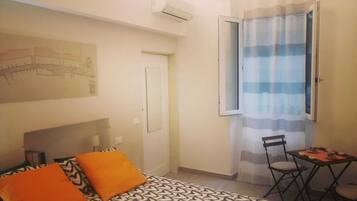 2 Schlafzimmer, BĂŒgeleisen/BĂŒgelbrett, WLAN, BettwĂ€sche