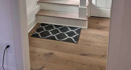 Executive Upscale 1-bedroom condo with pool and fitness room in awesome Durham.