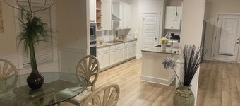 Spacious 5-bedroom house in charming New Market with WiFi, AC