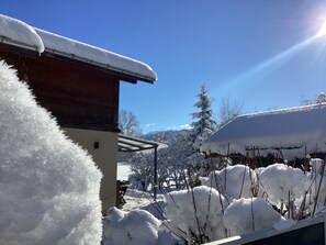 Property grounds - LE CHALET DU PIC :PRIVATE SPA.mountain views and Mt Blanc.near Les Gets and Samoens. (Taninges)
