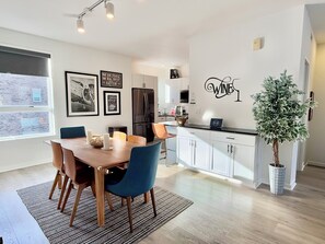 Dining - Downtown Dayton townhouse with private garage AND rooftop patio! (Dayton)
